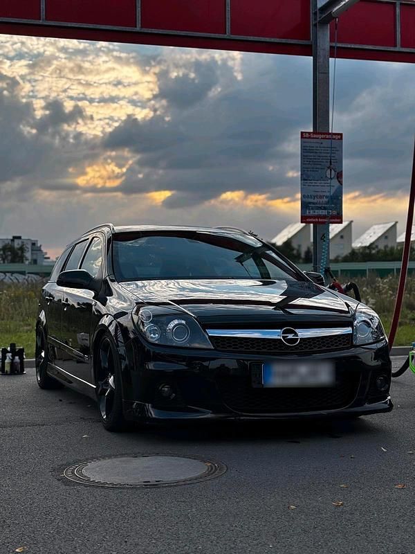 Schwarz Gebraucht 2009 Opel Astra Kombi | 4.000 € - Bild 1/4