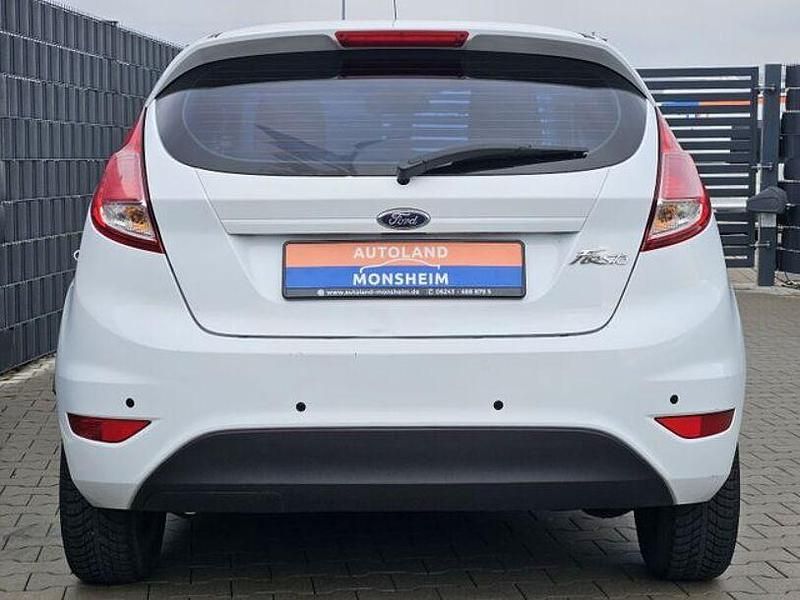 Gebraucht Ford Fiesta Trend 160 PS (117 kW) 2016 Weiß Limousine