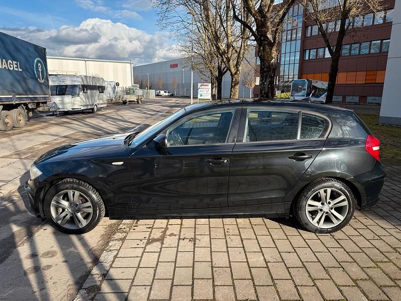 Gebraucht BMW 116 122 PS (89 kW) 2011 Schwarz Kleinwagen
