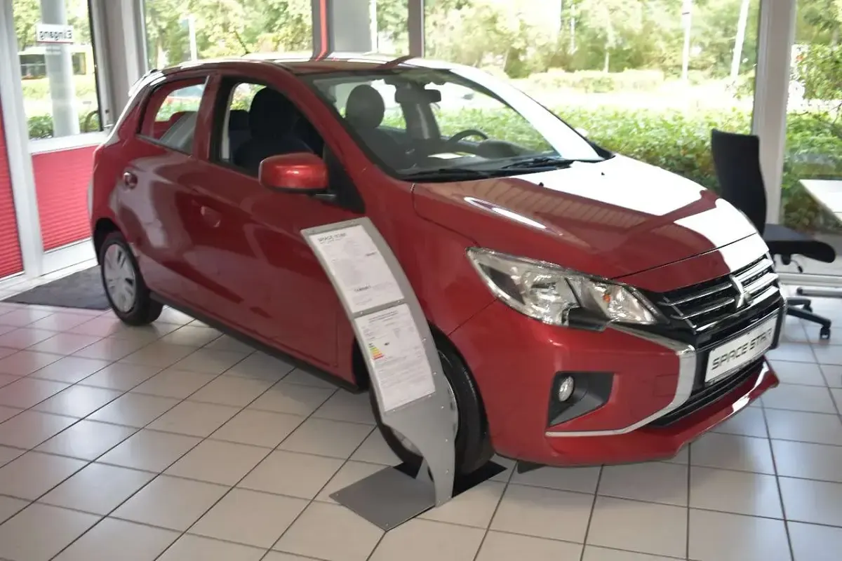 Gebraucht Mitsubishi Space Star Select 71 PS (52 kW) 2025 Amarena rot Limousine