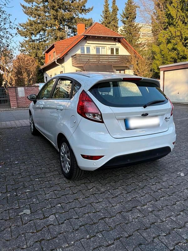 Gebraucht Ford Fiesta Trend 80 PS (58 kW) 2015 Weiß Kombi