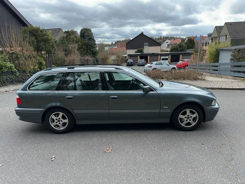 Gebraucht BMW 525 Exclusive 192 PS (141 kW) 2004 Grau Kombi