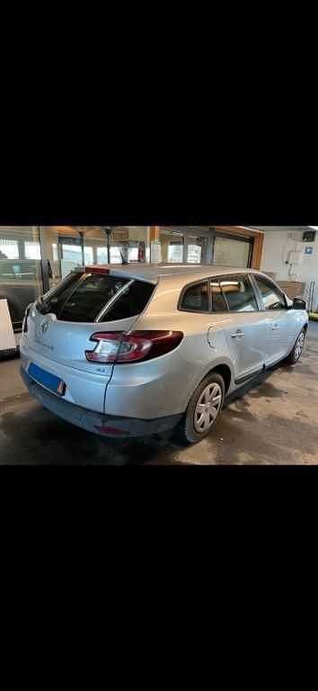 Gebraucht Renault Mégane III Expression 110 PS (80 kW) 2010 Silber Limousine