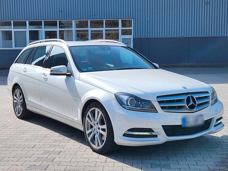 Gebraucht Mercedes C300 235 PS (172 kW) 2011 Weiß Kombi