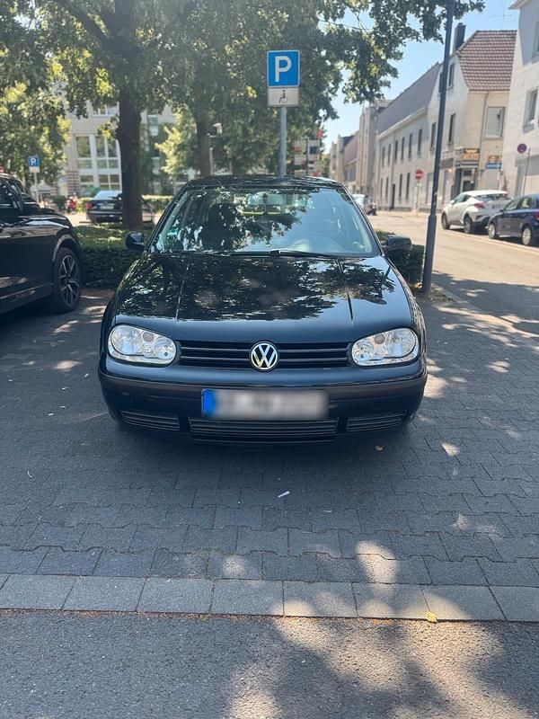 Schwarz Gebraucht 2002 VW Golf IV Kleinwagen | 1.199 € (Guter Preis) - Bild 1/4