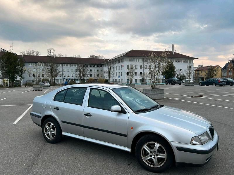 Gebraucht Skoda Octavia 110 PS (80 kW) 2000 Silber Limousine