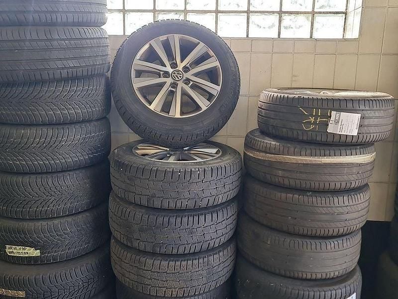 Second-hand VW Multivan Highline 199 CP (146 kW) 2019 Verde Monovolum