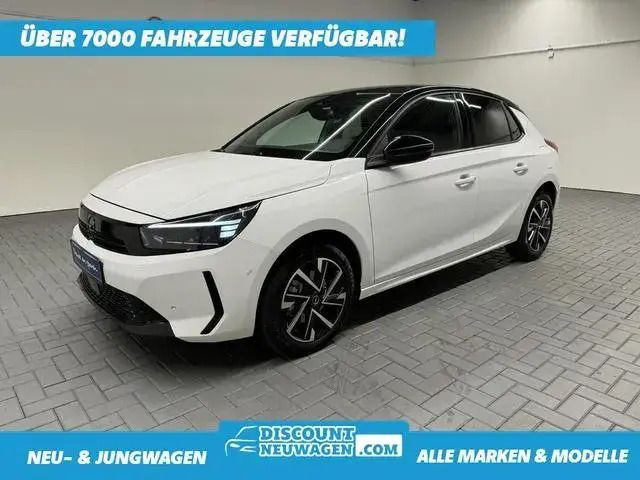 Weiß (konturweissmet.) Gebraucht 2024 Opel Corsa GS Line Kleinwagen | 18.430 € (Fairer Preis) - Bild 1/4