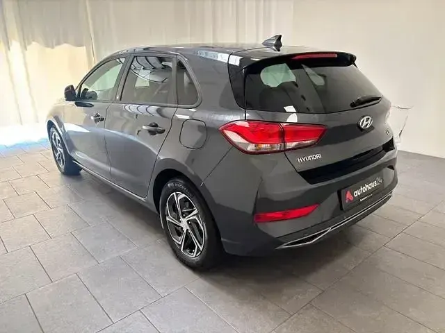 Gebraucht Hyundai i30 120 PS (88 kW) 2022 Grau Limousine