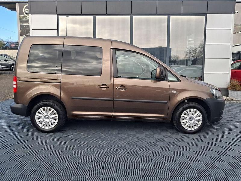 Gebraucht VW Caddy Trendline 109 PS (80 kW) 2014 Braun Van / Kleinbus