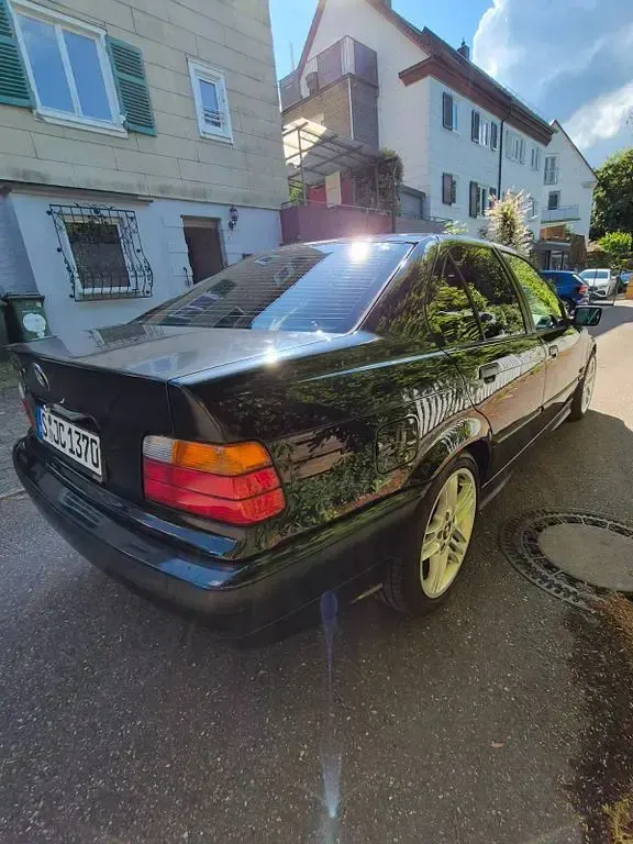 Gebraucht BMW 318 116 PS (85 kW) 1995 Schwarz Limousine