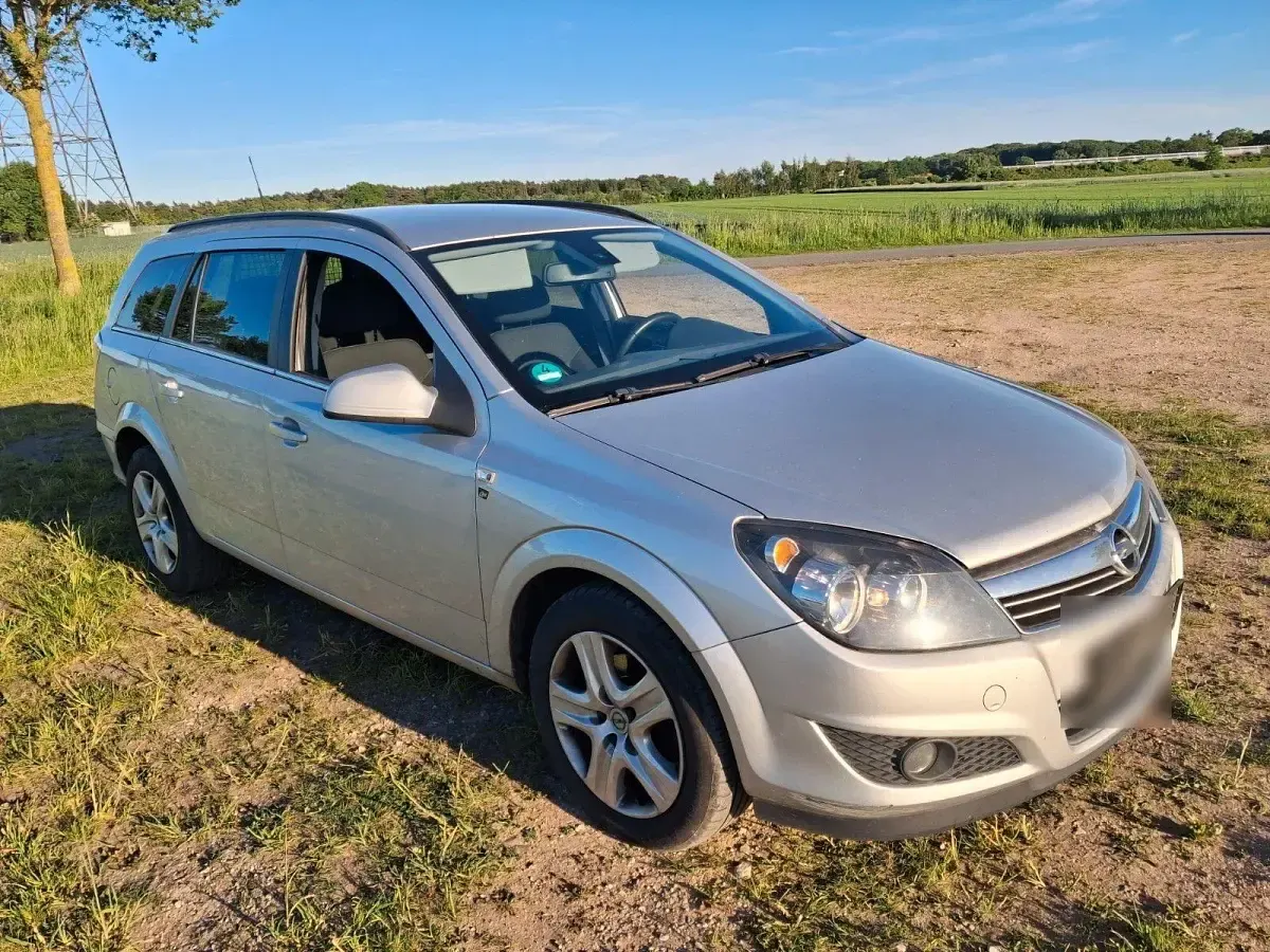 Gebraucht Opel Astra Edition 110 PS (80 kW) 2010 Silber Limousine