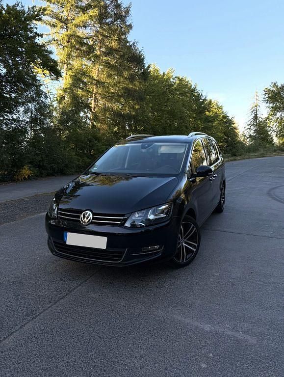 Schwarz Gebraucht 2020 VW Sharan Highline Van / Kleinbus | 27.690 € (Etwas zu teuer) - Bild 1/4