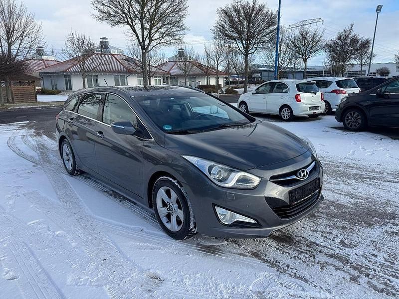 Silber Gebraucht 2013 Hyundai i40 Edition Kombi | 5.350 € (Fairer Preis) - Bild 1/4