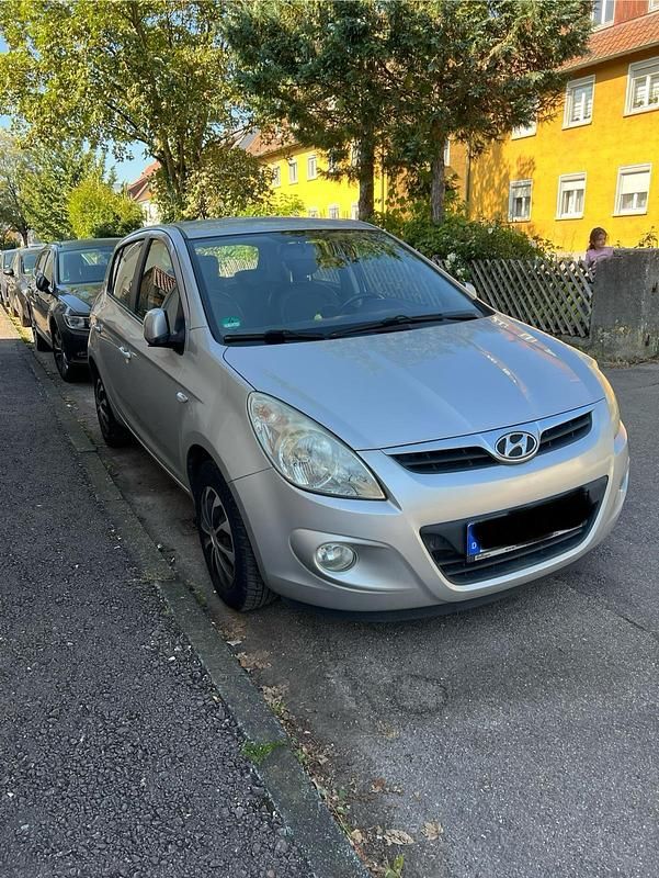 Grau Gebraucht 2012 Hyundai i20 Kleinwagen | 3.800 € (Guter Preis) - Bild 1/4