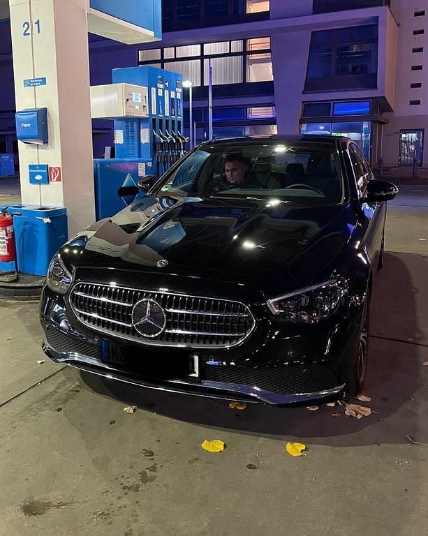 Gebraucht Mercedes E200 Avantgarde 197 PS (144 kW) 2021 Schwarz Limousine