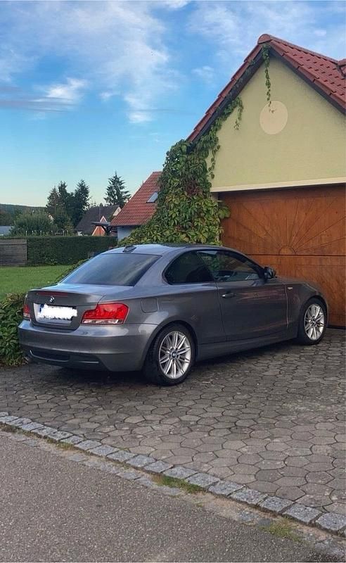 Grau Gebraucht 2012 BMW 118 Coupé M Sport Coupé | 8.200 € (Fairer Preis) - Bild 1/4
