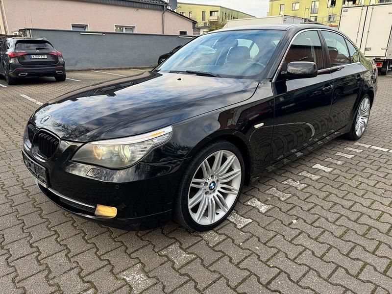 Gebraucht BMW 523 Advantage 190 PS (139 kW) 2008 Schwarz Limousine
