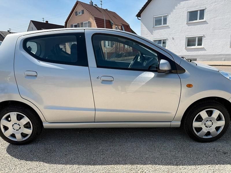 Gebraucht Nissan Pixo 60 PS (44 kW) 2009 Silber Kleinwagen
