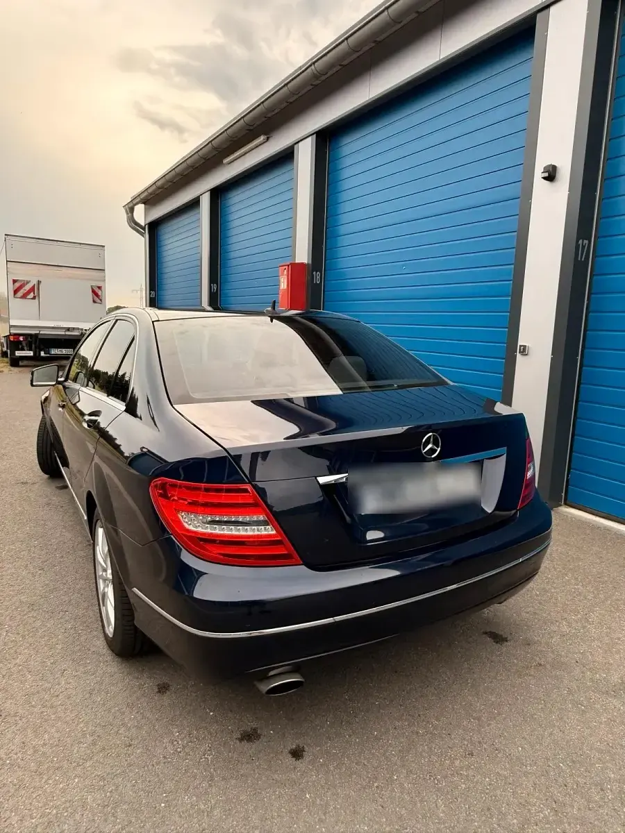 Gebraucht Mercedes C250 Avantgarde 204 PS (150 kW) 2012 Blau Limousine