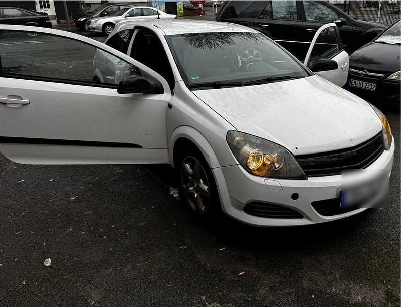 Weiß Gebraucht 2009 Opel Astra GTC Coupé | 1.750 € (Superpreis) - Bild 1/4