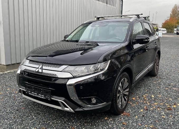 Schwarz Gebraucht 2020 Mitsubishi Outlander SUV | 15.490 € (Fairer Preis) - Bild 1/4