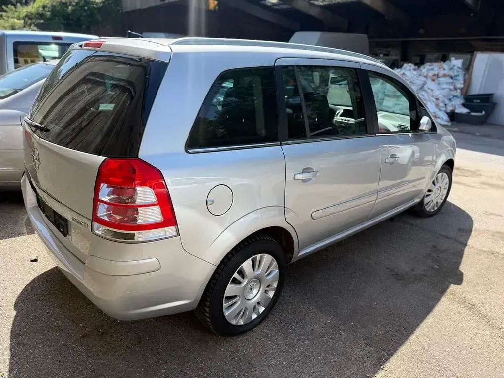 Gebraucht Opel Zafira Edition 94 PS (69 kW) 2008 Silber Van / Kleinbus