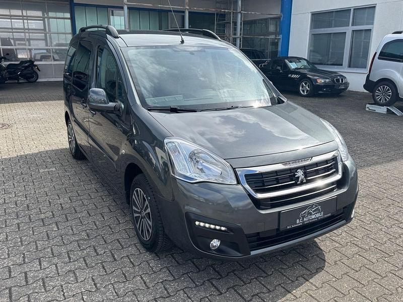 Gebraucht Peugeot Partner Tepee Allure 110 PS (80 kW) 2016 Grau Van / Kleinbus