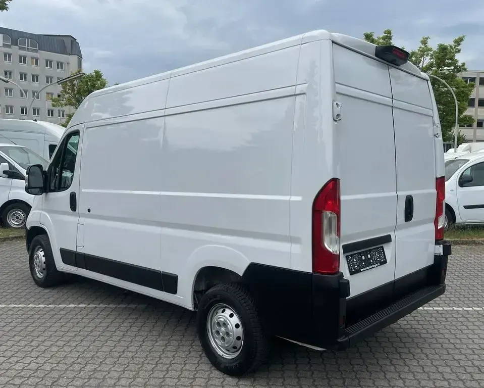 Gebraucht Peugeot Boxer 140 PS (102 kW) 2021 Weiß Van