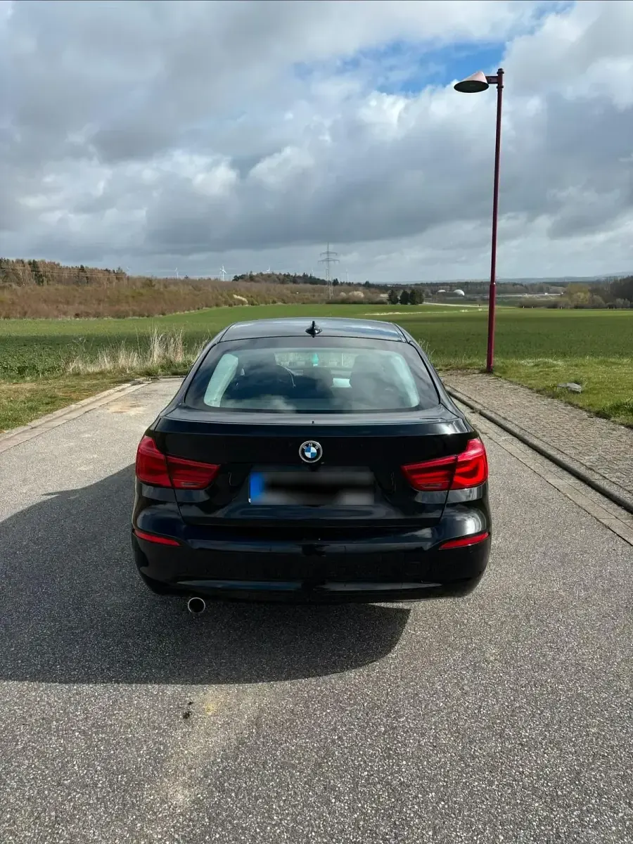 Gebraucht BMW 318 150 PS (110 kW) 2018 Schwarz Limousine