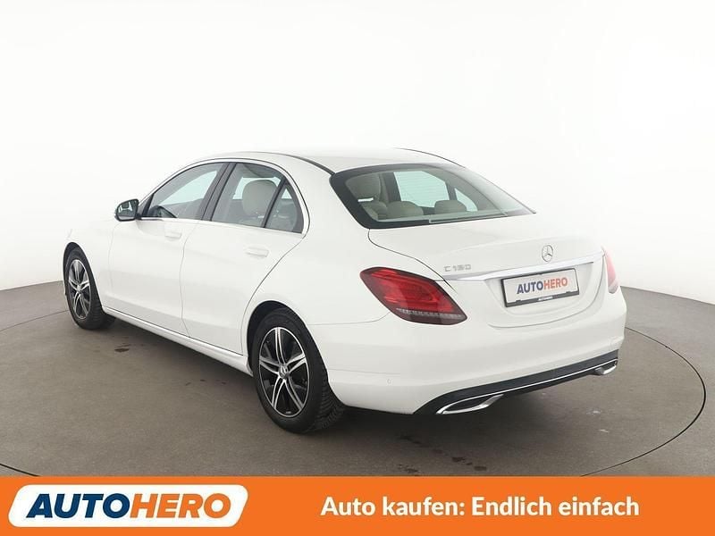 Gebraucht Mercedes C180 Avantgarde 156 PS (114 kW) 2019 Weiß Limousine