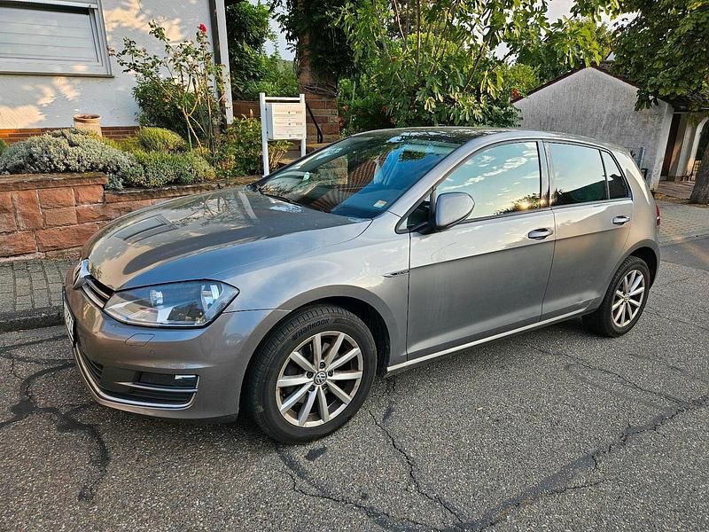 Grau Gebraucht 2016 VW Golf VII Limousine | 9.999 € (Fairer Preis) - Bild 1/2