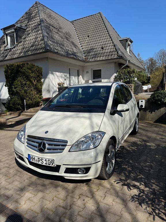 Weiß Gebraucht 2011 Mercedes A160 Van / Kleinbus | 4.900 € (Fairer Preis) - Bild 1/4