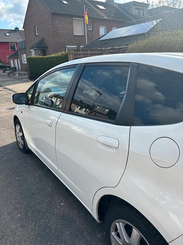 Gebraucht Honda Jazz 90 PS (66 kW) 2010 Weiß Kleinwagen