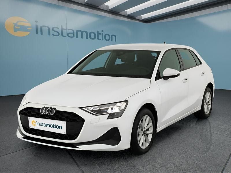 Weiß Neu 2025 Audi A3 Sportback Kleinwagen | 33.249 € (Superpreis) - Bild 1/4