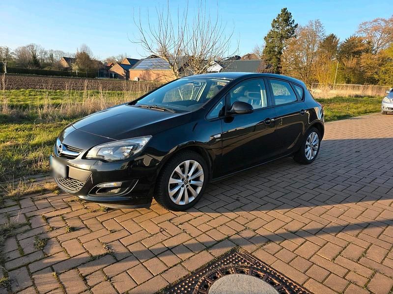 Gebraucht Opel Astra 120 PS (88 kW) 2013 Schwarz Limousine