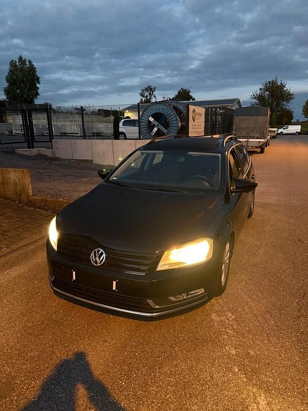 Schwarz Gebraucht 2012 VW Passat Kombi | 7.999 € (Fairer Preis) - Bild 1/4