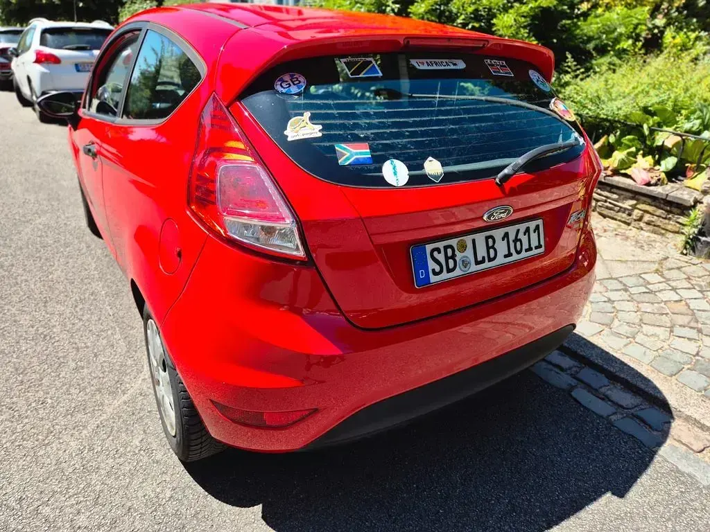 Gebraucht Ford Fiesta Ambiente 60 PS (44 kW) 2013 Schwarz Kleinwagen
