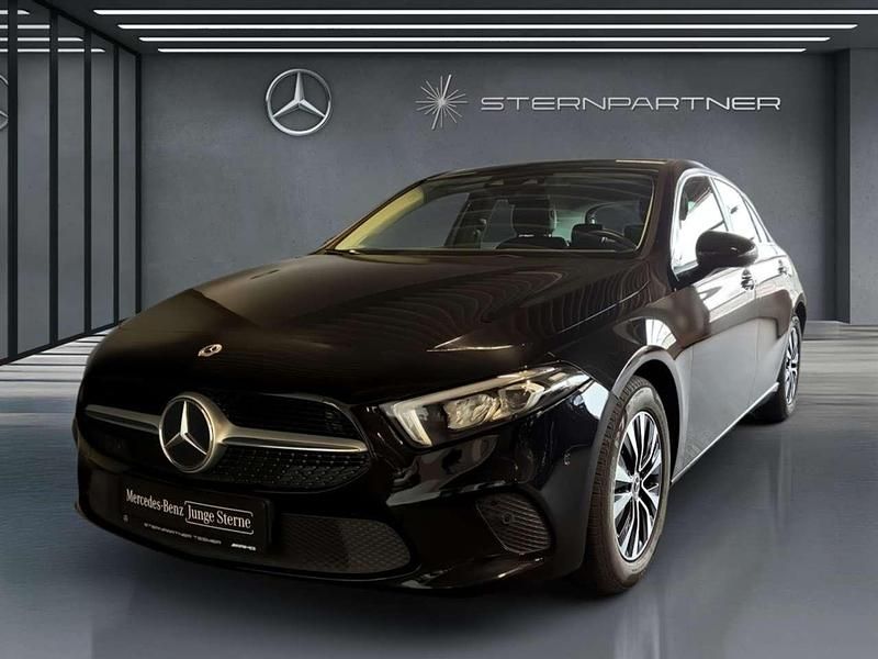 Gebraucht Mercedes A200 Progressive 163 PS (119 kW) 2021 Schwarz Limousine