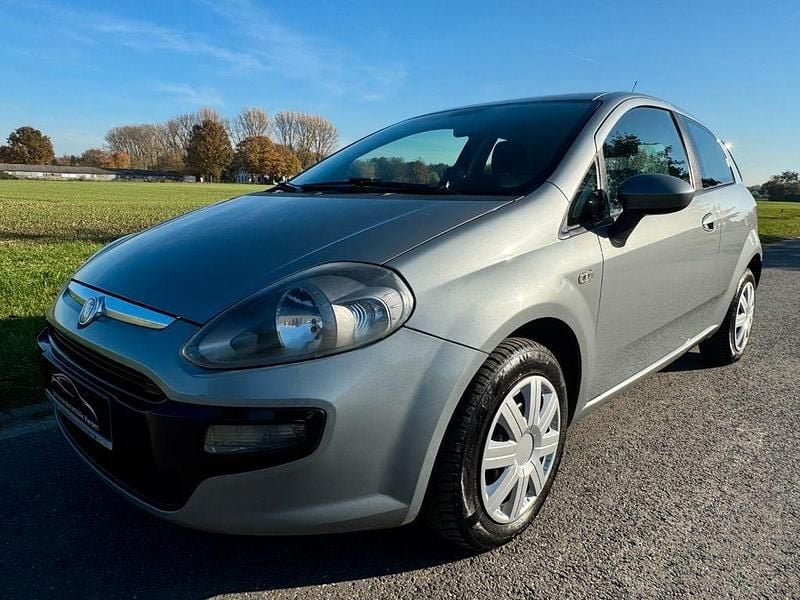 Grau Gebraucht 2011 Fiat Punto Evo Kleinwagen | 2.990 € (Fairer Preis) - Bild 1/4