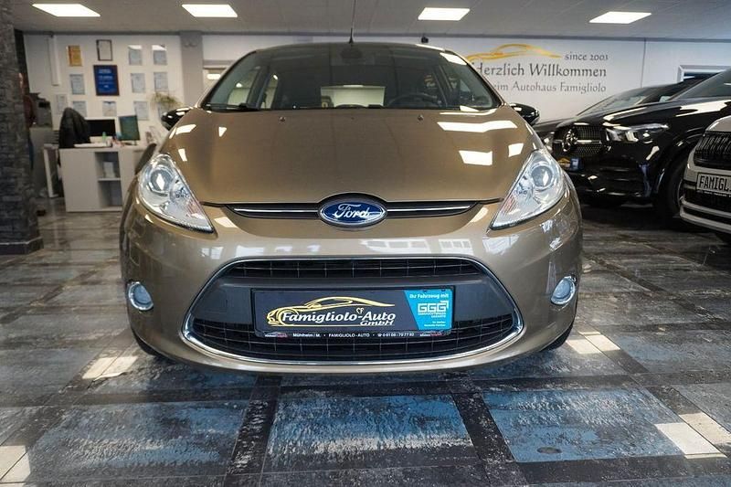 Gebraucht Ford Fiesta Titanium 97 PS (71 kW) 2012 Braun Limousine