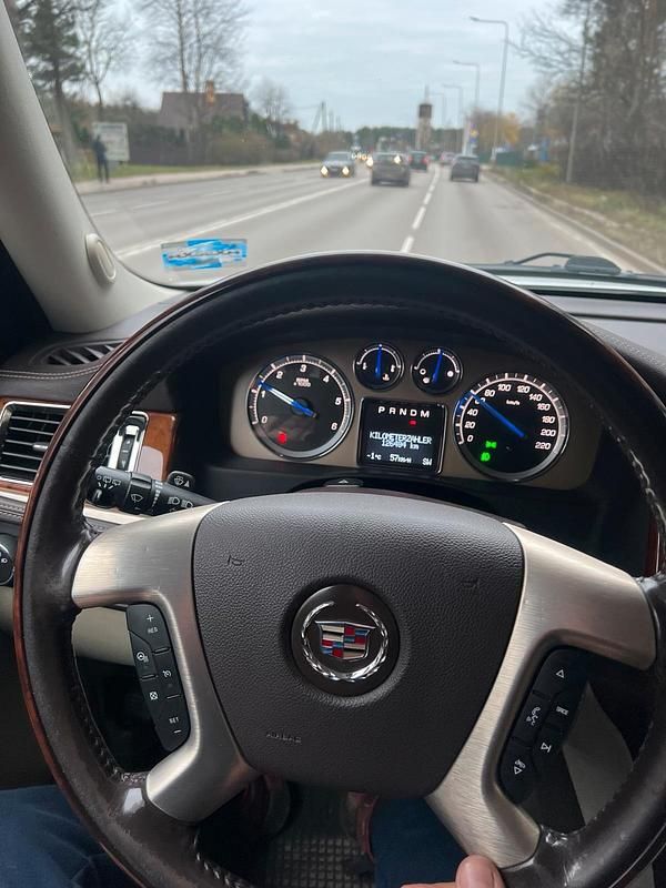 Gebraucht Cadillac Escalade 409 PS (300 kW) 2012 Weiß SUV