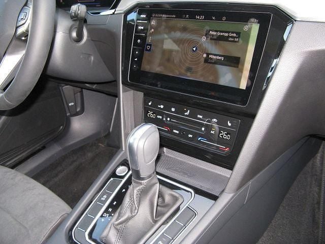 Gebraucht VW Passat Elegance 150 PS (110 kW) 2023 Silber Kombi