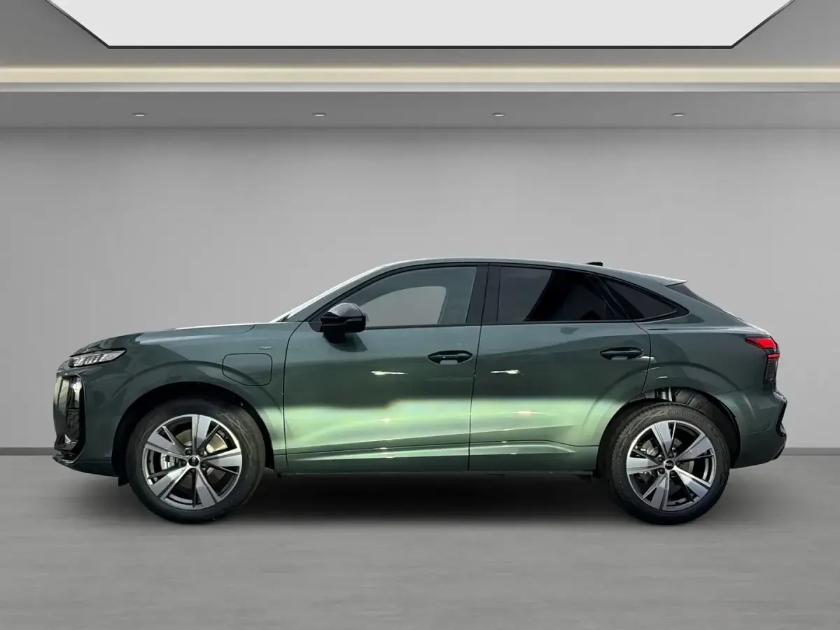 Neu Audi Q3 Sportback Sport 272 PS (200 kW) 2026 Schwarz SUV