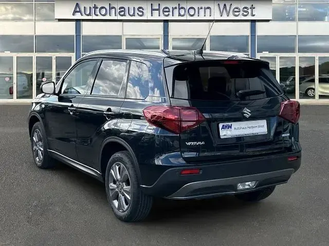 Używany Suzuki Vitara GL 109 KM (80 kW) 2025 Czarny SUV