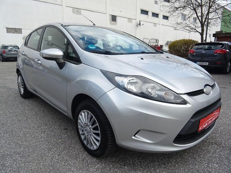 Gebraucht Ford Fiesta Trend 82 PS (60 kW) 2009 Silber Kleinwagen