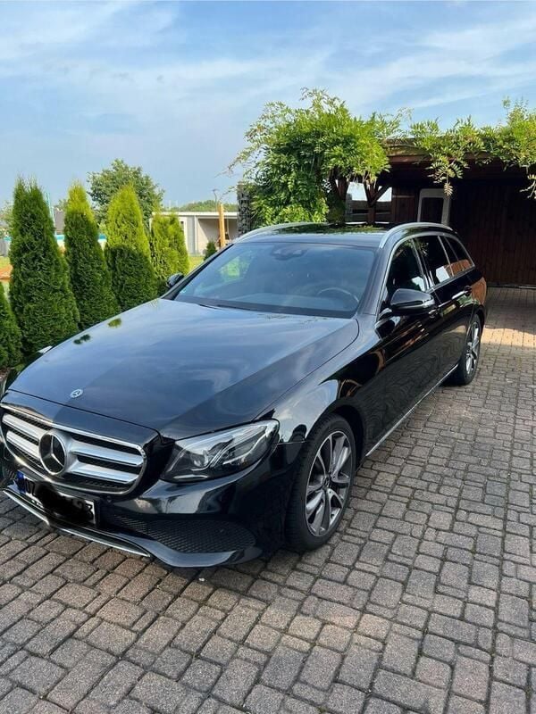 Schwarz Gebraucht 2017 Mercedes E350 Exclusive Kombi | 20.099 € (Guter Preis) - Bild 1/4