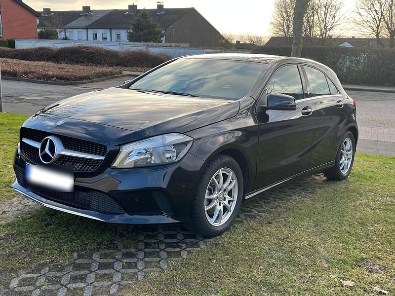 Gebraucht Mercedes A200 156 PS (114 kW) 2015 Schwarz Limousine