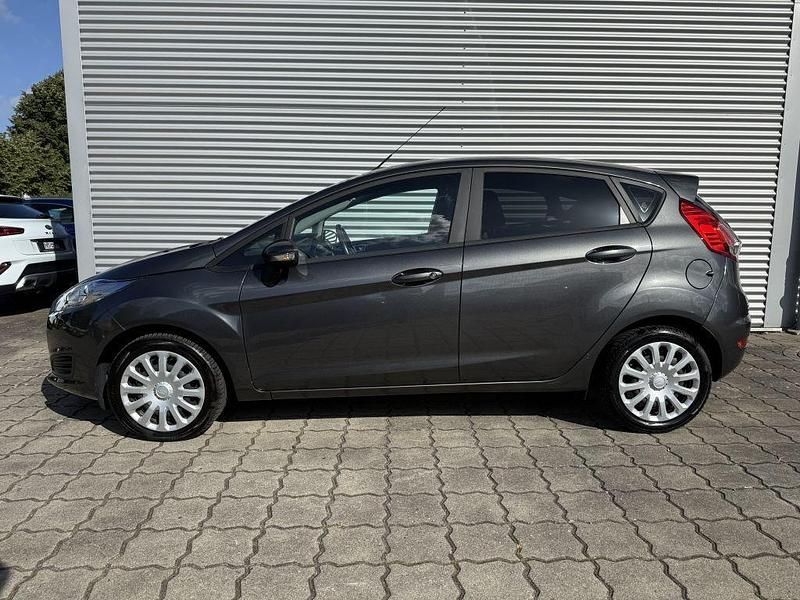 Gebraucht Ford Fiesta Trend 101 PS (74 kW) 2016 Grau Kleinwagen