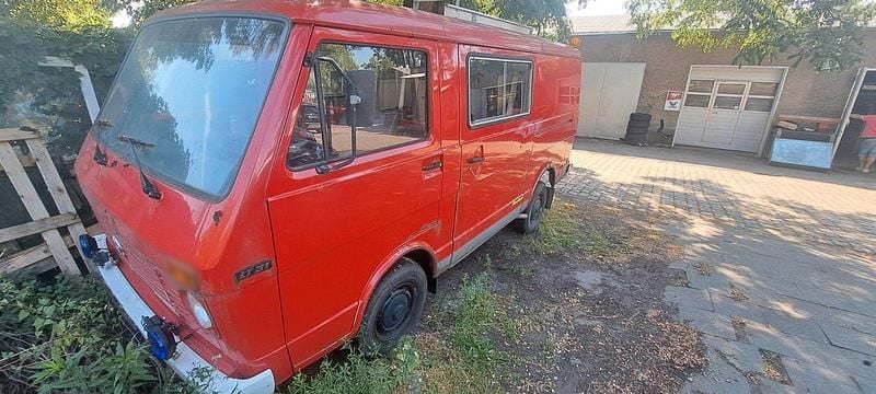 Second-hand VW LT 75 CP (55 kW) 1981 Roșu Monovolum